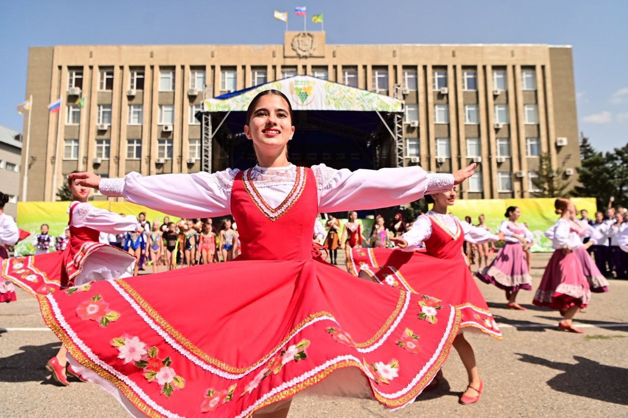 На Прикумье с размахом отпраздновали двойной юбилей.