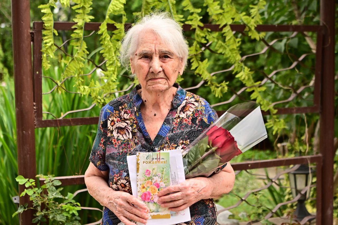 10 июня свой 95-летний юбилей отмечает долгожитель Буденновского округа, труженица тыла Абрамова Валентина Александровна.