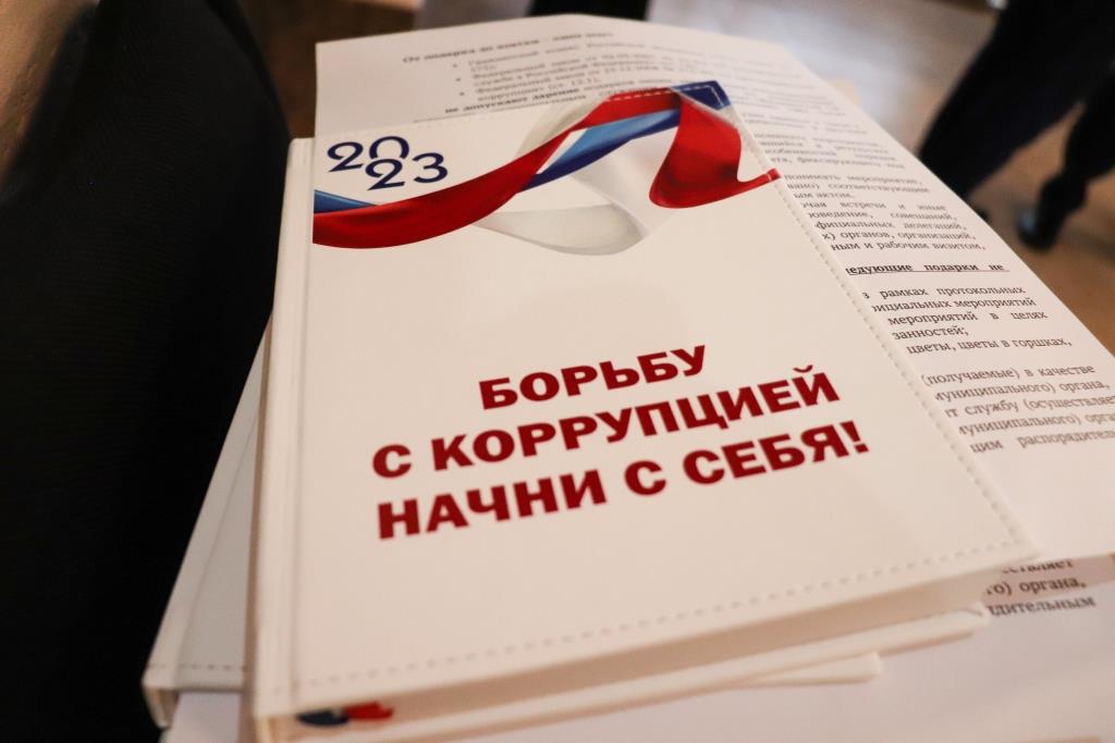На Прикумье прошла историко-документальная экспозиция архивных документов «О службе и достоинстве».