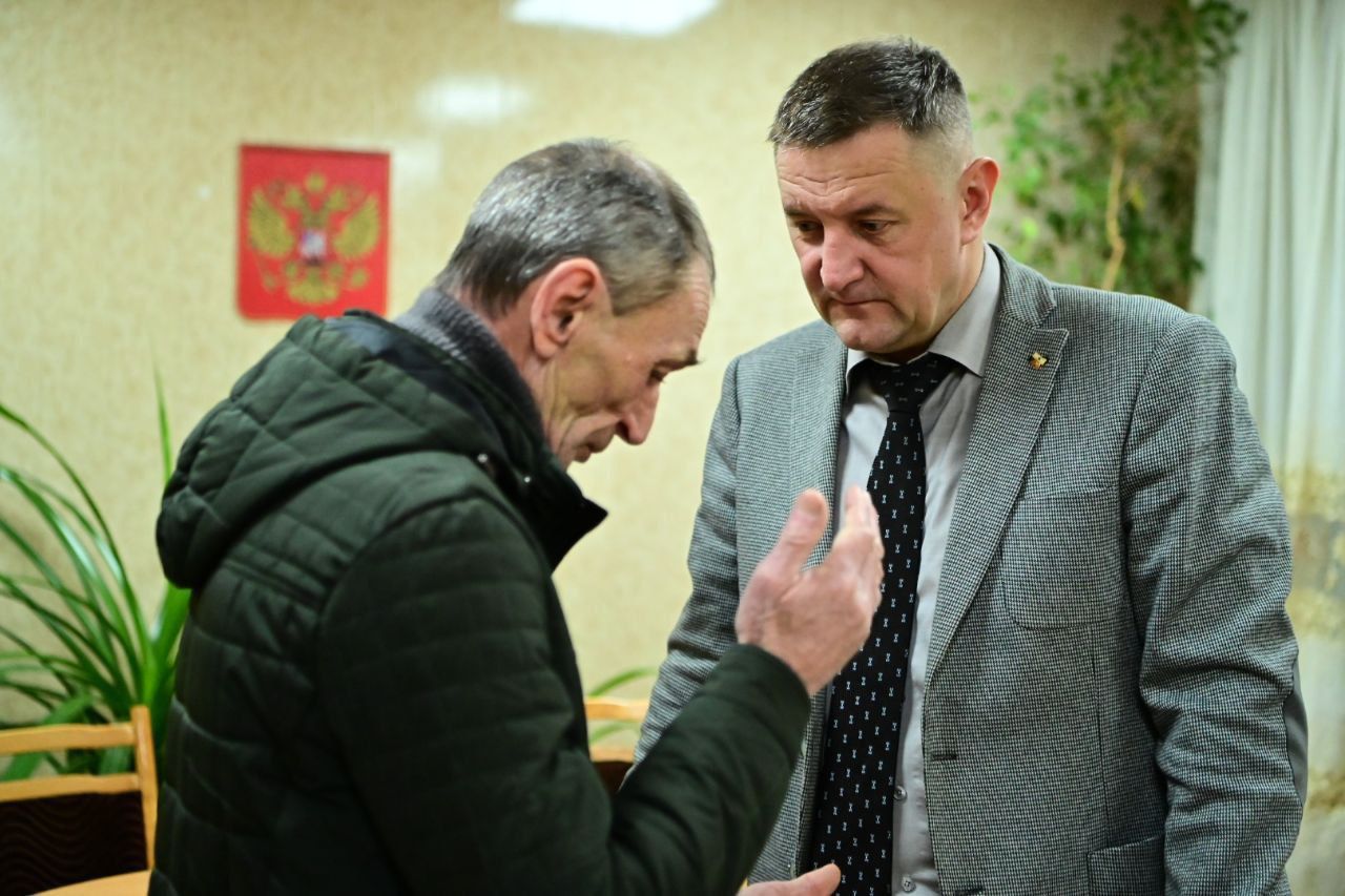 Глава Буденновского округа Сергей Савченко продолжает встречаться с сельскими жителями.