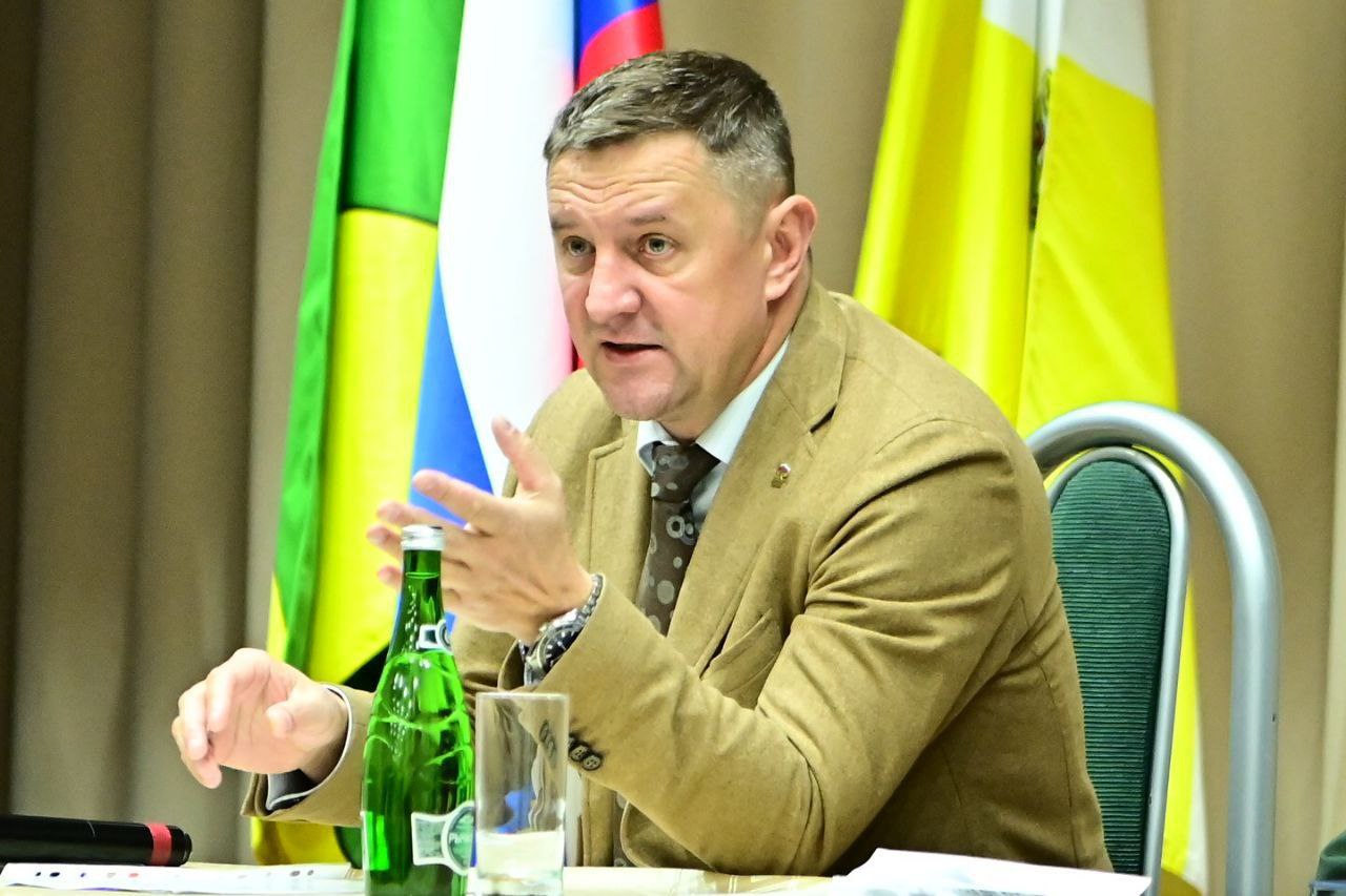 Глава Буденновского округа Сергей Савченко провел встречу с жителями села Прасковея.