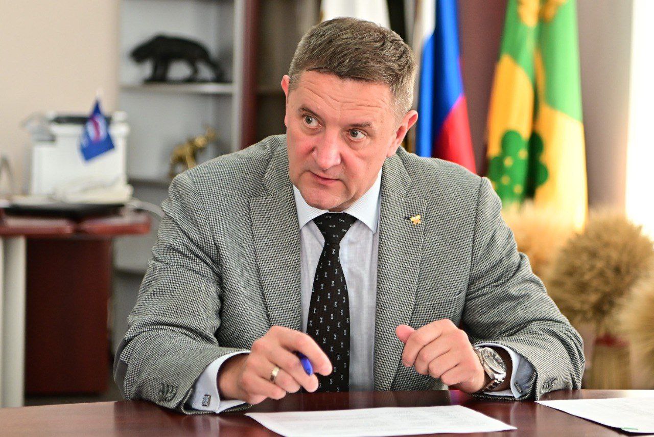 Прием граждан провел глава Буденновского округа Сергей Савченко.