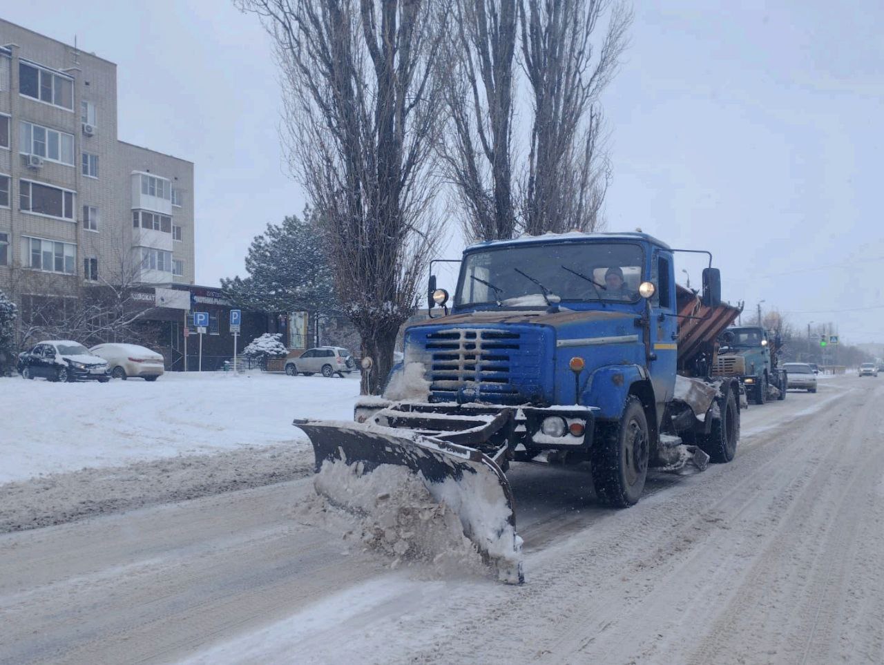 В Буденновском округе ведется расчистка дорожной сети.