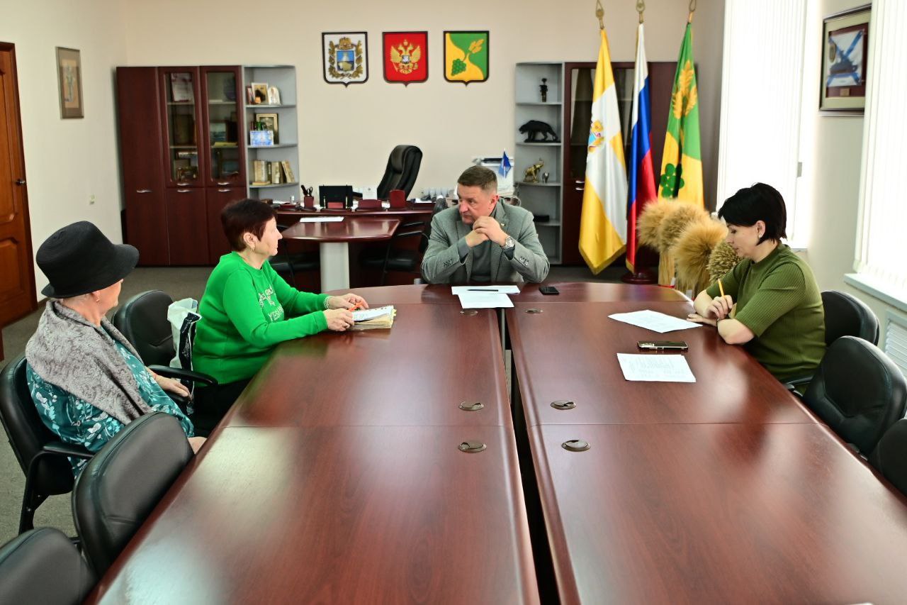 Очередной прием граждан провел Глава Буденновского округа Сергей Савченко.