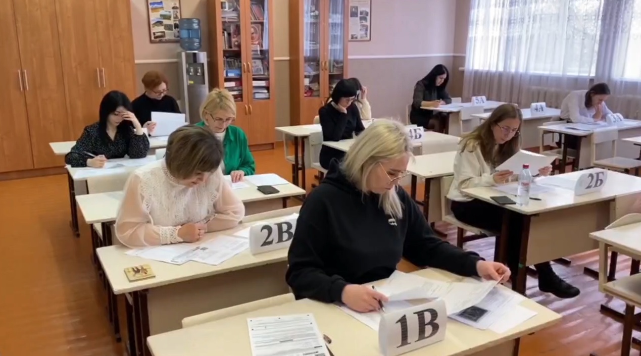 Прикумчане присоединились к Всероссийской акции «Сдаем вместе. День сдачи ЕГЭ родителями».