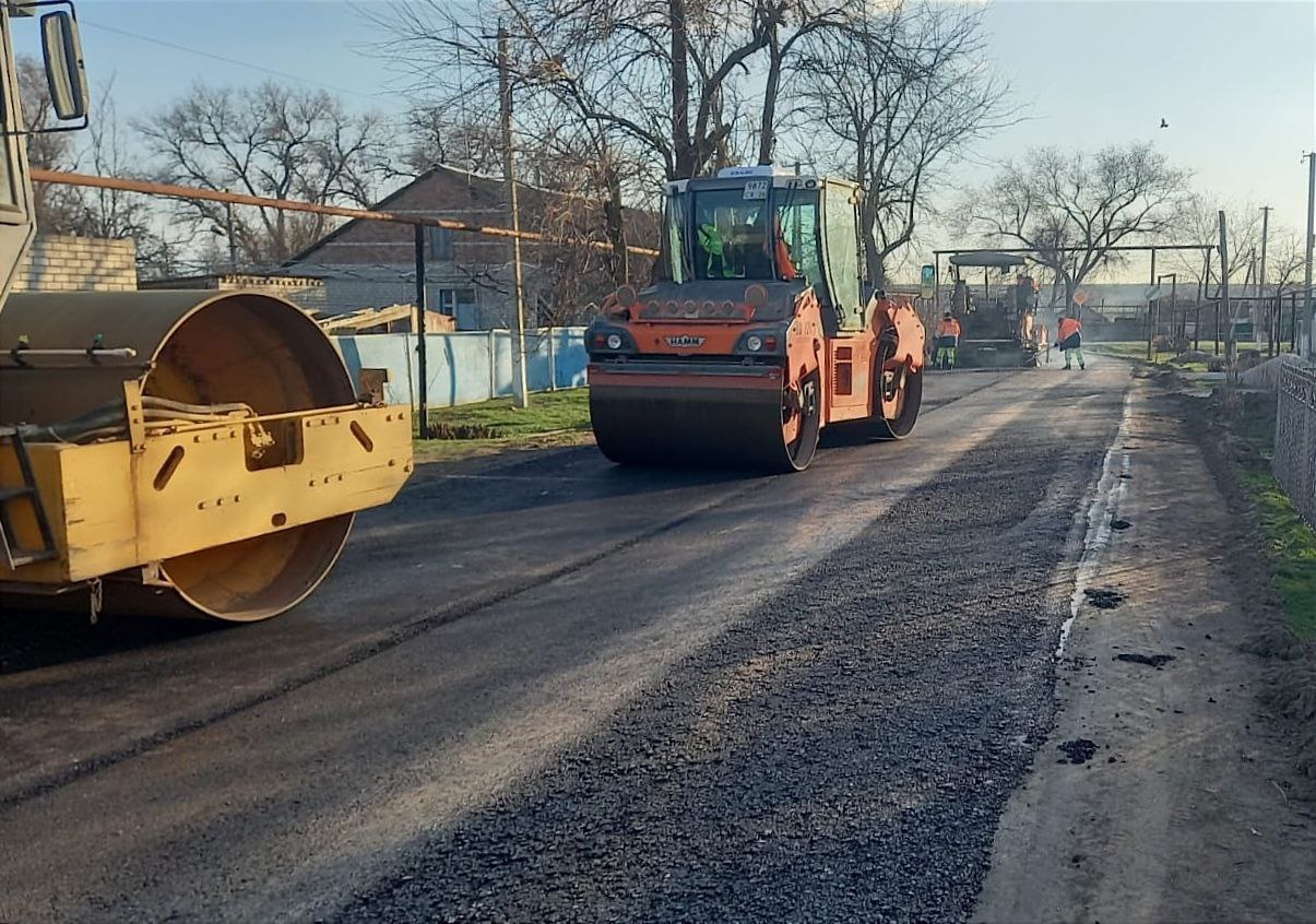 В селе Преображенском стартовали работы по обновлению дорожного полотна.