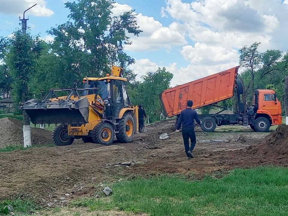 В селах Буденновского округа благоустраивают новые тротуары.