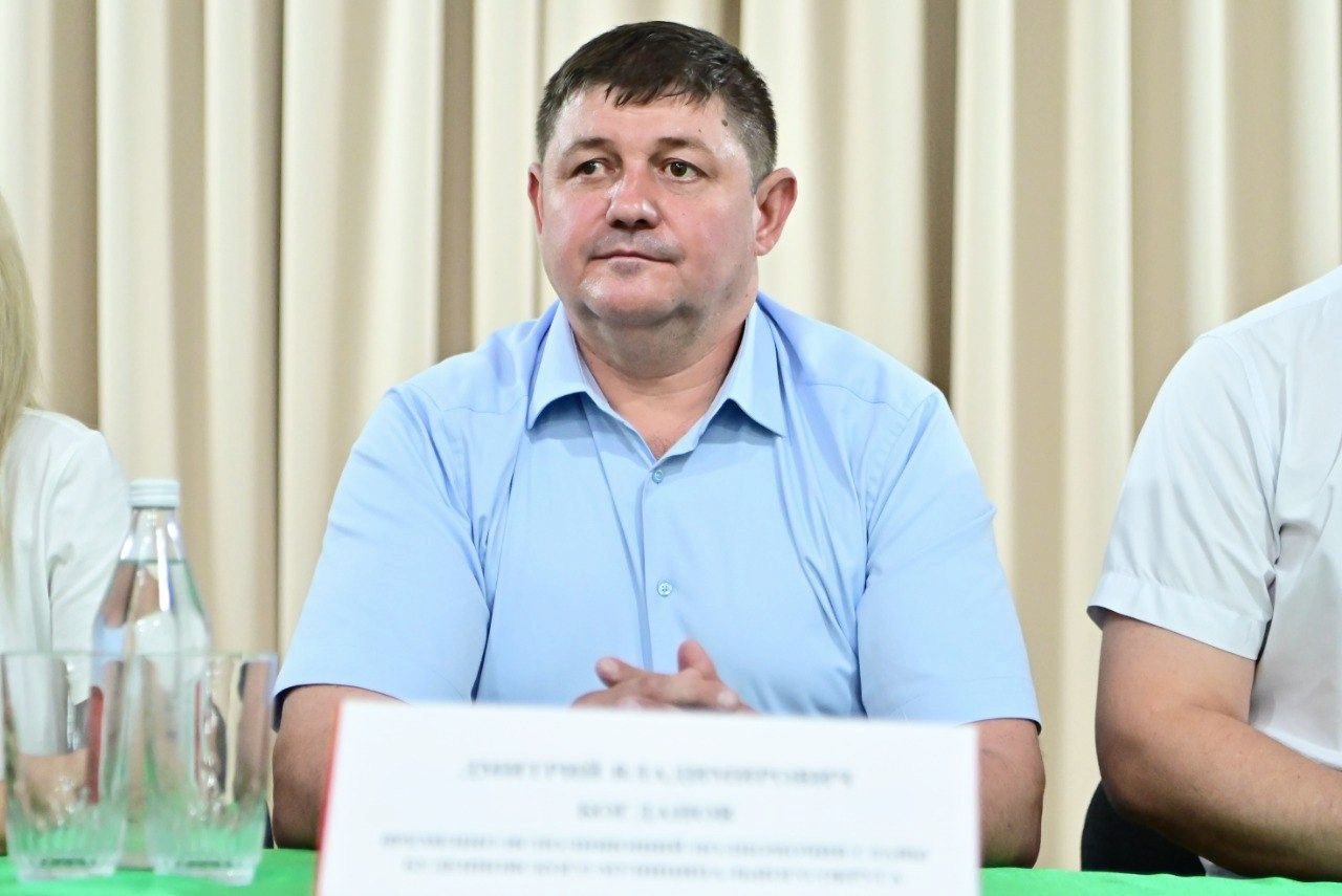 Временно исполняющий полномочия Главы Буденновского округа Дмитрий Богданов провел встречу с жителями сел Архиповского и Добровольного.