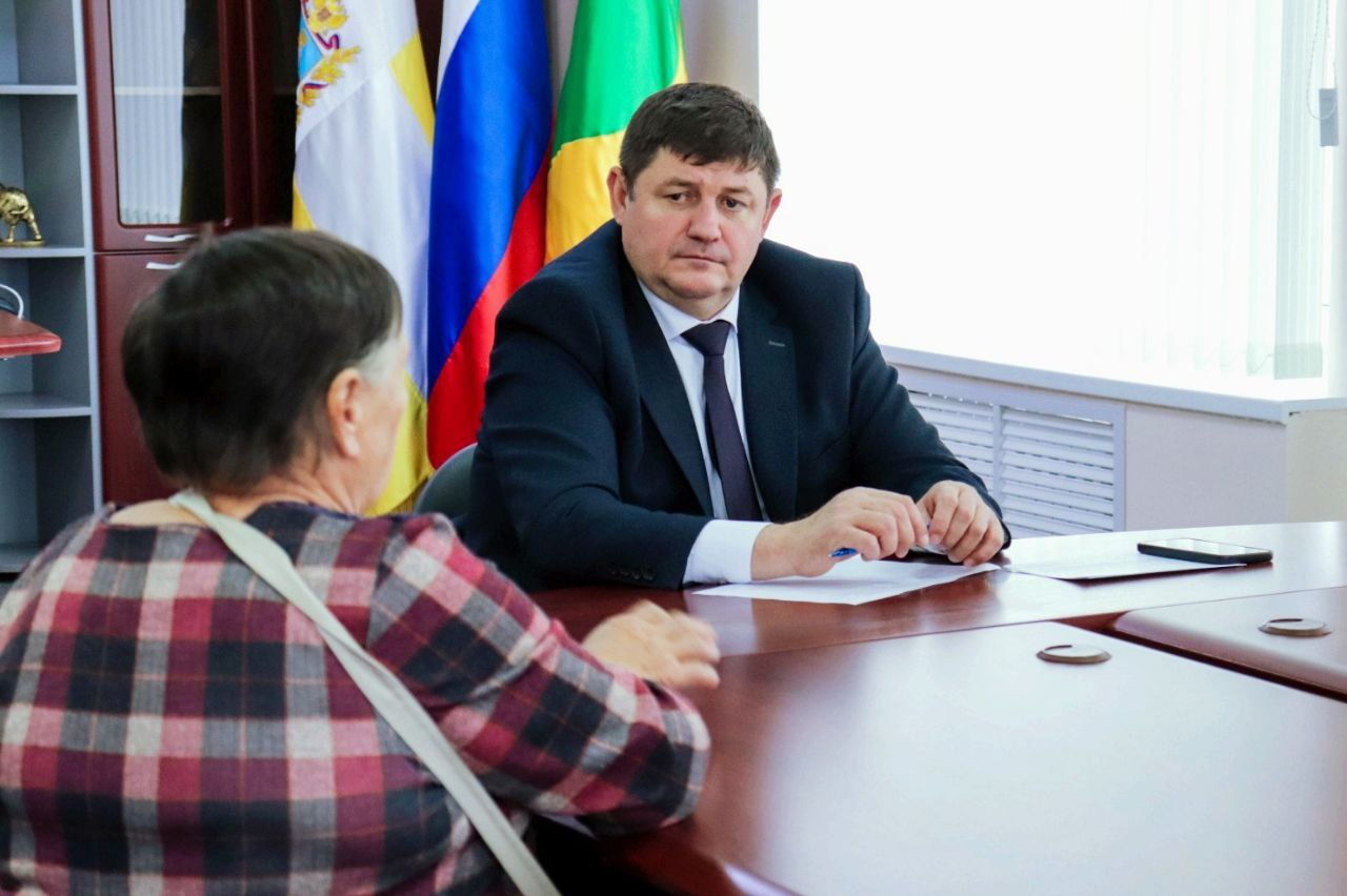 Очередной прием граждан провел Глава Буденновского округа Дмитрий Богданов.