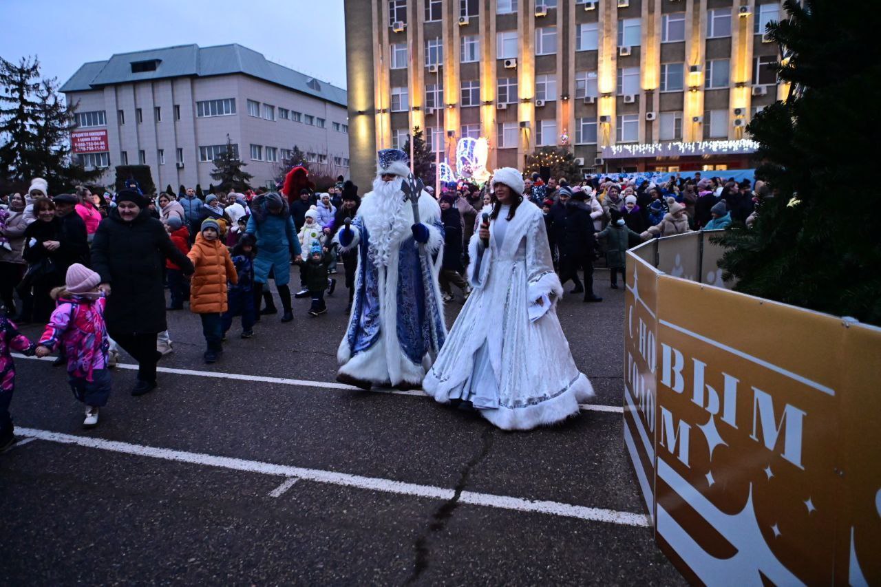 Главная новогодняя елка Прикумья зажгла свои огни!.
