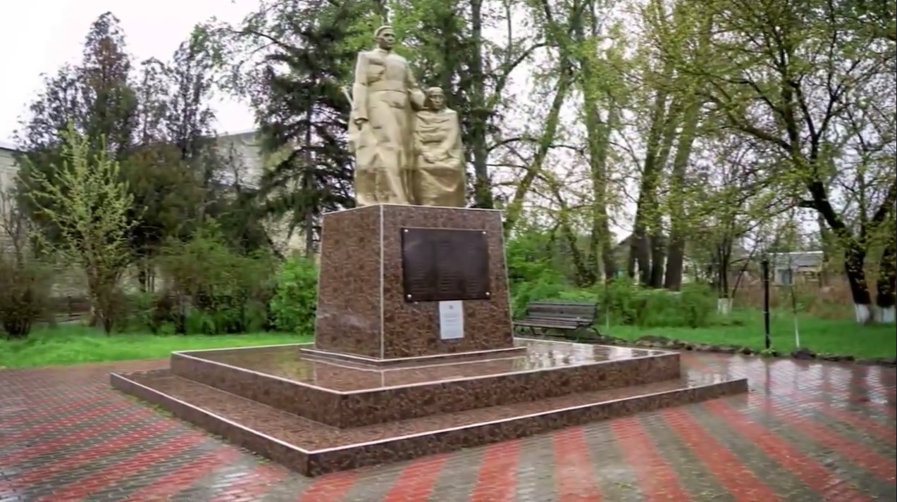 Памятные места в поселениях Буденновского округа ежегодно приводят в порядок в преддверии 9 мая.