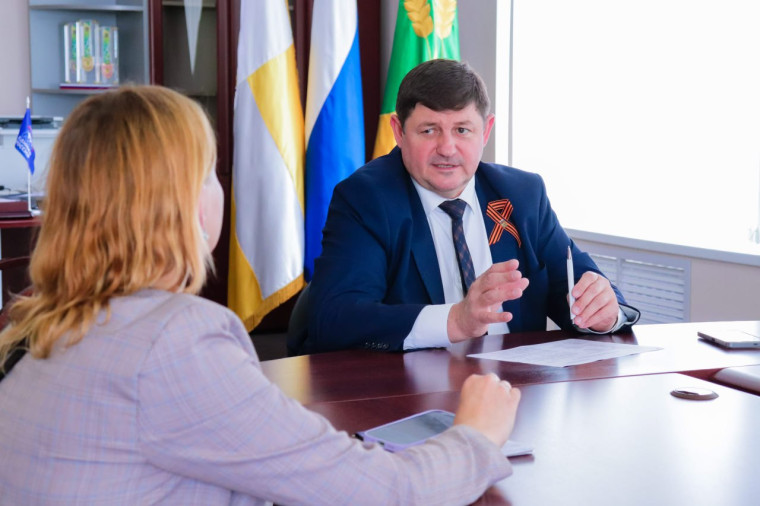 Глава Буденновского округа Дмитрий Богданов провел очередной прием граждан. Глава Буденновского округа Дмитрий Богданов провел очередной прием граждан.